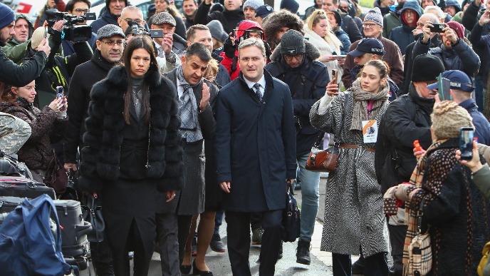 "Ua" za ministra ispred suda